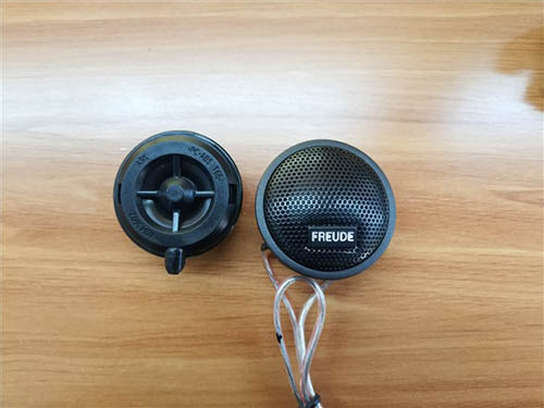 原車高音與佛萊德DHT165高音(左)正反面對比 原車高音與佛萊德DHT165高音(左)正反面對比