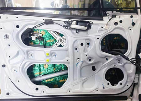 汽車音響改裝隔音操作現場 汽車音響改裝隔音操作現場